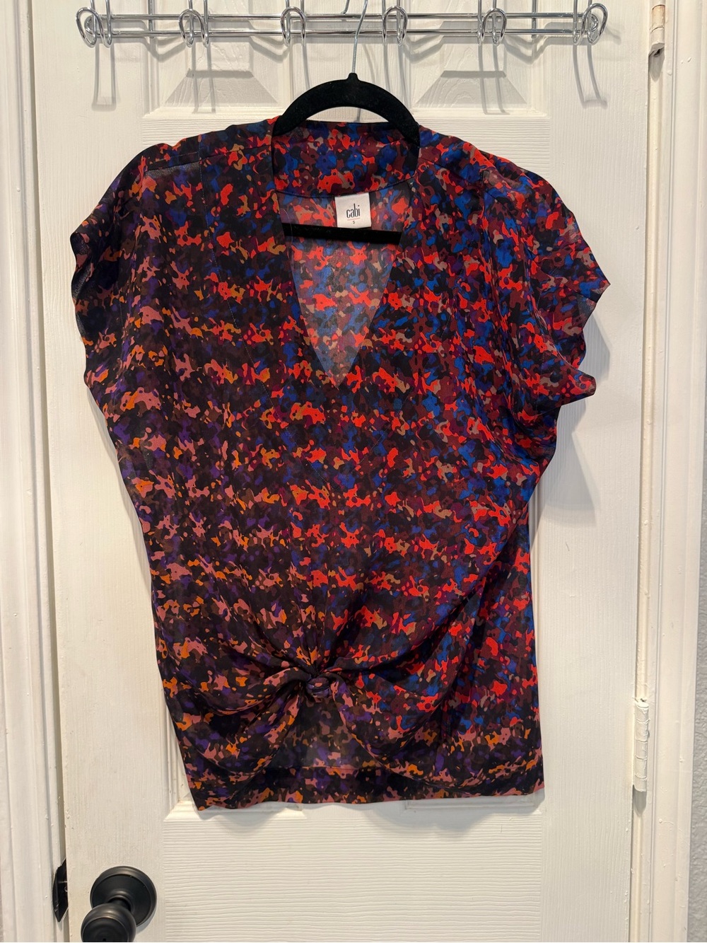✨ Cabi Sheer Abstract Print V-Neck Blouse Size Small - Picture 2 of 6